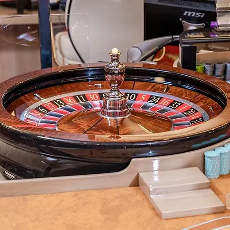 Savoy & Casino Otel Girne