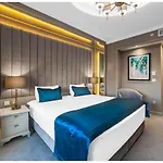 Savoy & Casino كيرينيا