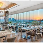 Savoy & Casino 5* كيرينيا