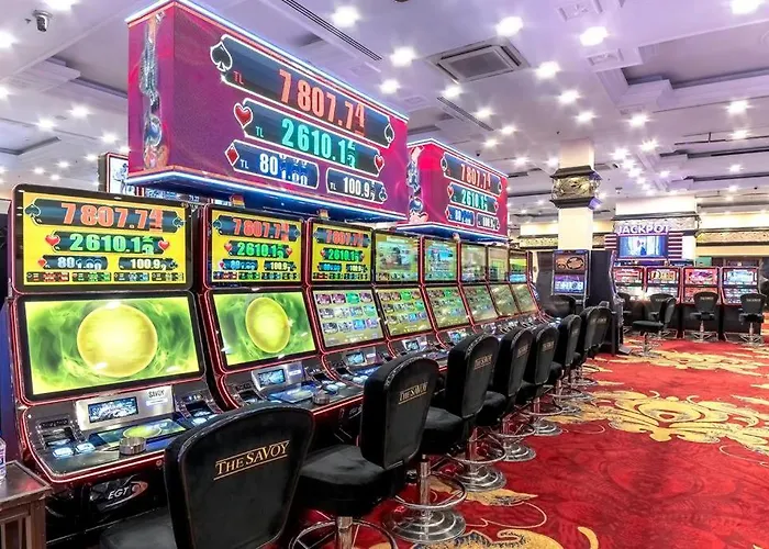 ホテル Savoy & Casino 5*