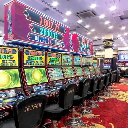 酒店 Savoy & Casino 5*