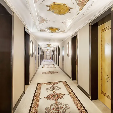 Savoy & Casino 5* 凯里尼亚