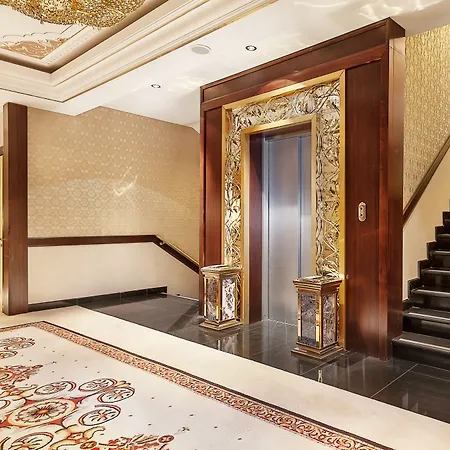 Savoy & Casino 酒店 凯里尼亚