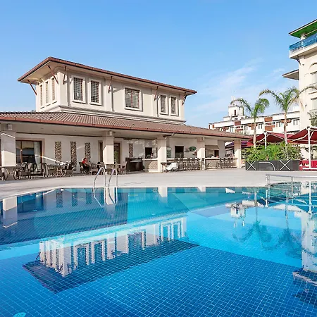 Savoy & Casino 凯里尼亚