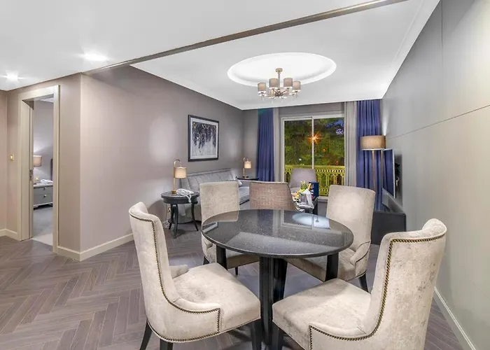 Savoy & Casino Hotell 5*