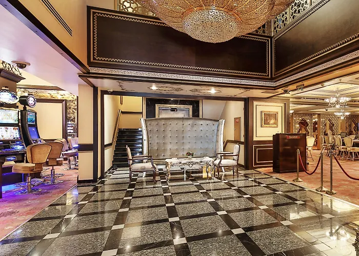 Savoy & Casino Hotell